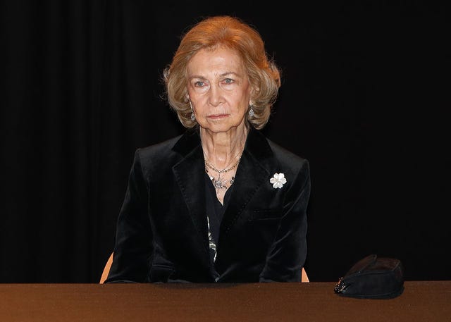 la reina sofía recibe un nuevo disgusto tras el destrozo de la tumba de sus padres