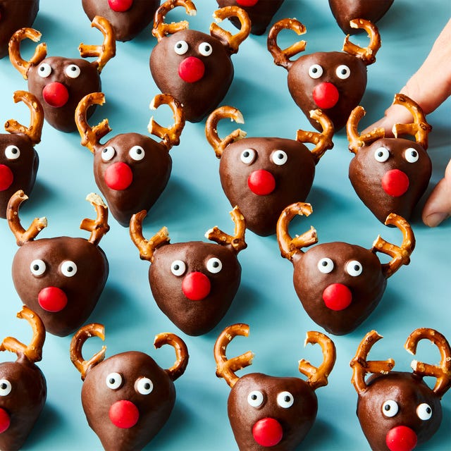 Reindeer Berry Snacks chocolate covered strawberries shaped like reindeers