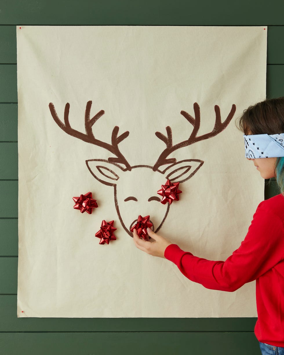 pin the nose on the reindeer