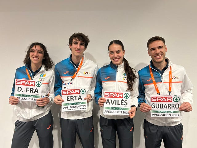 participants holding identification signs for the apeldoorn 2025 event