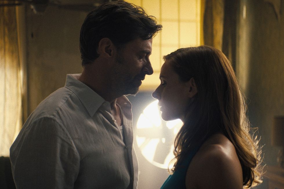 hugh jackman as nick bannister and rebecca ferguson as mae in reminiscence