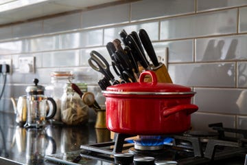 remove burnt pan stains