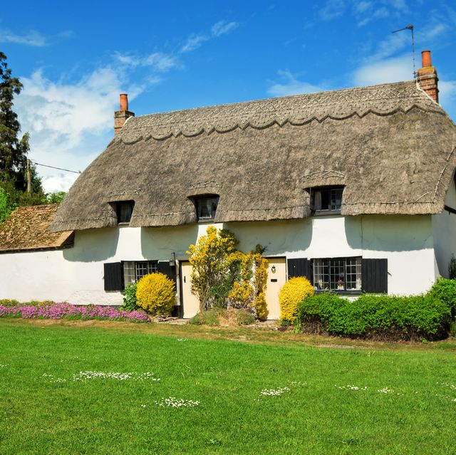 traditional english country cottage