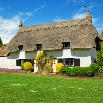 traditional english country cottage