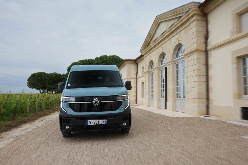 renault-master-e-tech-2024-2-min-66584ab9088c2.jpg