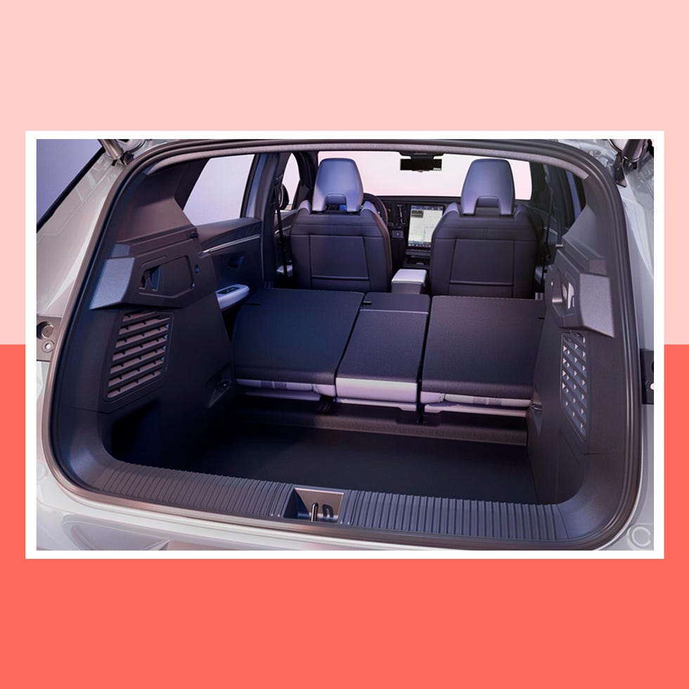 inside the renault scenic e tech boot