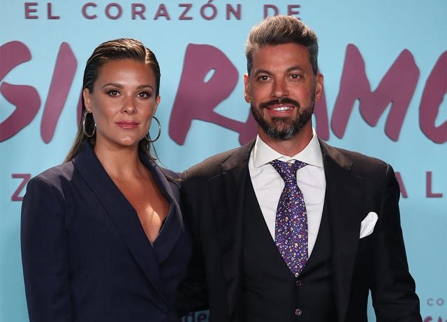 René Ramos y Lorena Gómez posan juntos en el photocall del estreno de 'El corazón de Sergio Ramos'