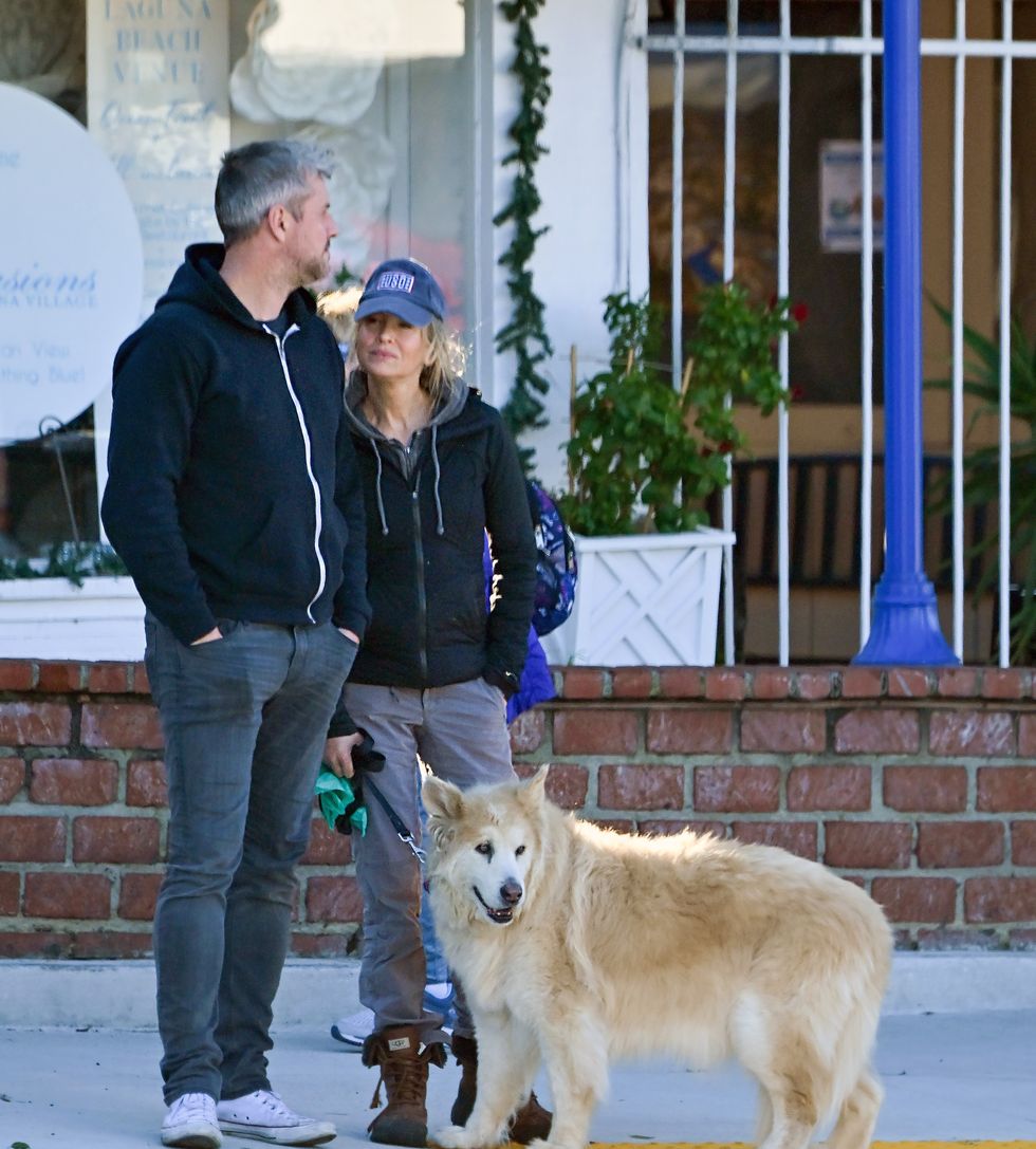 renée and her partner ant anstead with one of her dogs﻿