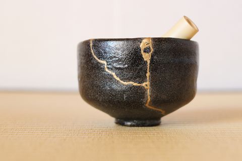 Repair of crack pottery tea cup and tea utensils