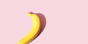 repeated banana on the pink background