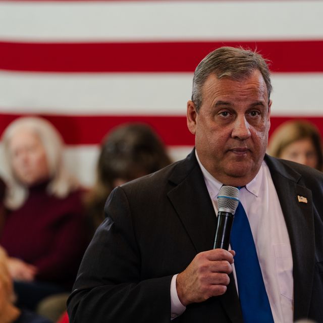 gop presidential candidate chris christie hosts town hall in bedford, new hampshire