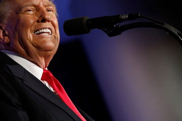 donald trump campaigns in portsmouth, nh ahead of primary