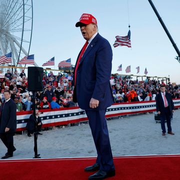 donald trump holds campaign rally at the jersey shore