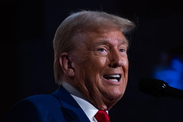 donald trump speaks at the economic club of new york