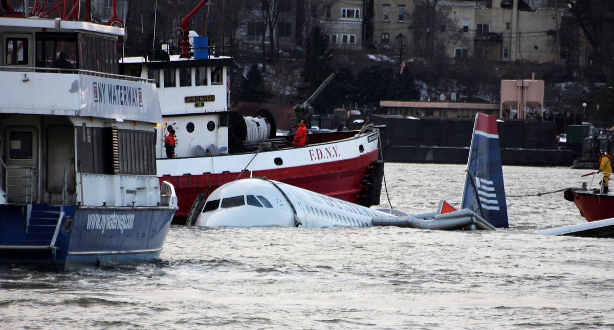 US Airways Passenger Jet Crashes Into Hudson River By NYC