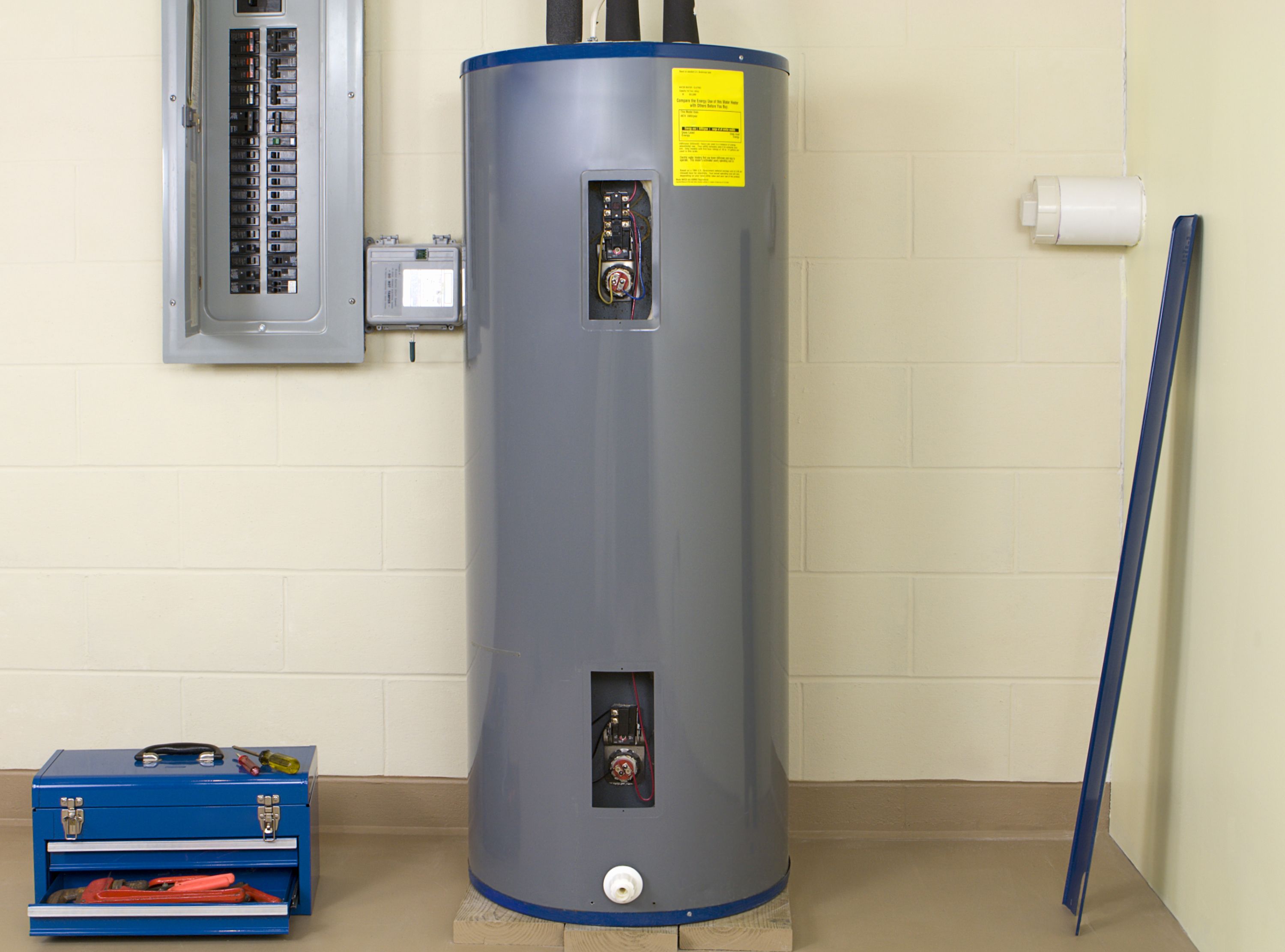Traditional storage tank water heater 