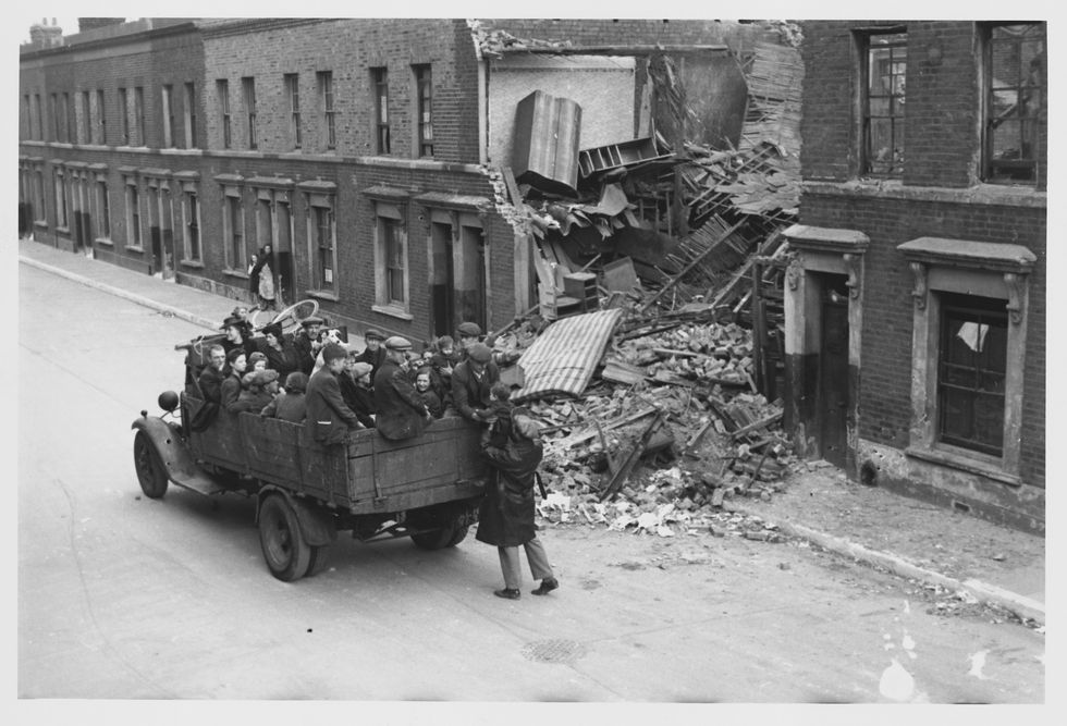 residents flee blitz, ca 1940