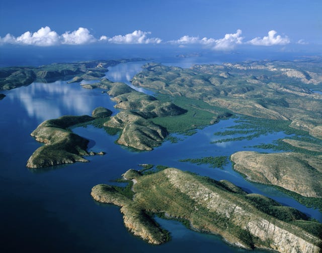 De eilanden in Talbot Bay maken deel uit van de ongerepte Buccaneer Archipelago in WestAustrali waar oorspronkelijke volken nu samen met de deelstaat het beheer over drie nieuwe zeereservaten hebben gekregen