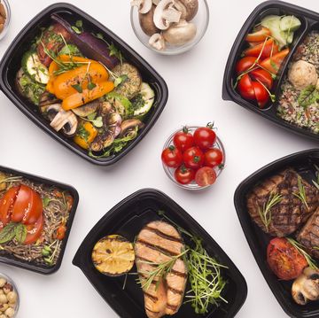 restaurant healthy food delivery in take away boxes