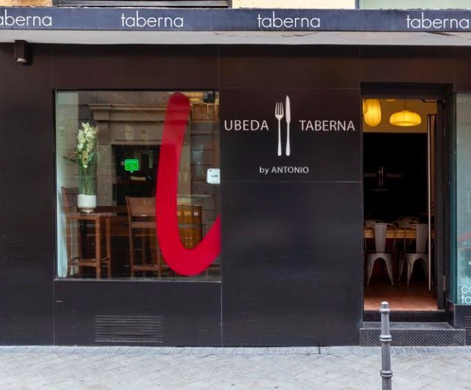 Las mejores y más bonitas barras de bar de Madrid para quedar, y cenar sin  formalidades
