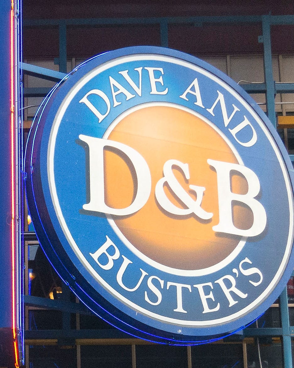 restaurantes abiertos el día de año nuevo dave y busters