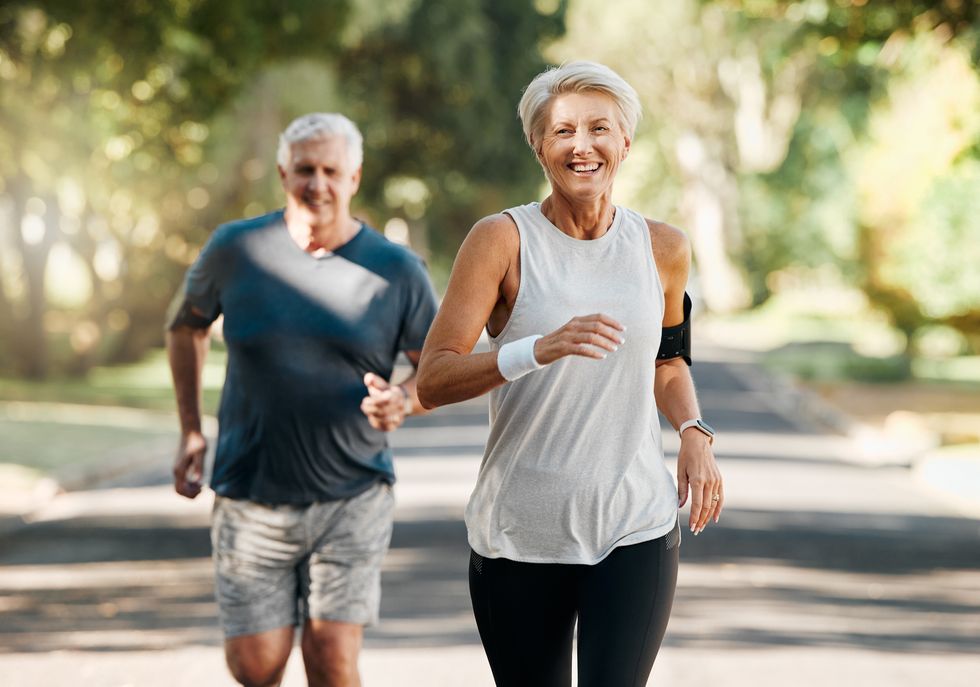 跑步會加速肌膚變老？慢跑、馬拉松好處注意事項與禁忌飲食公開，讓你越跑越年輕