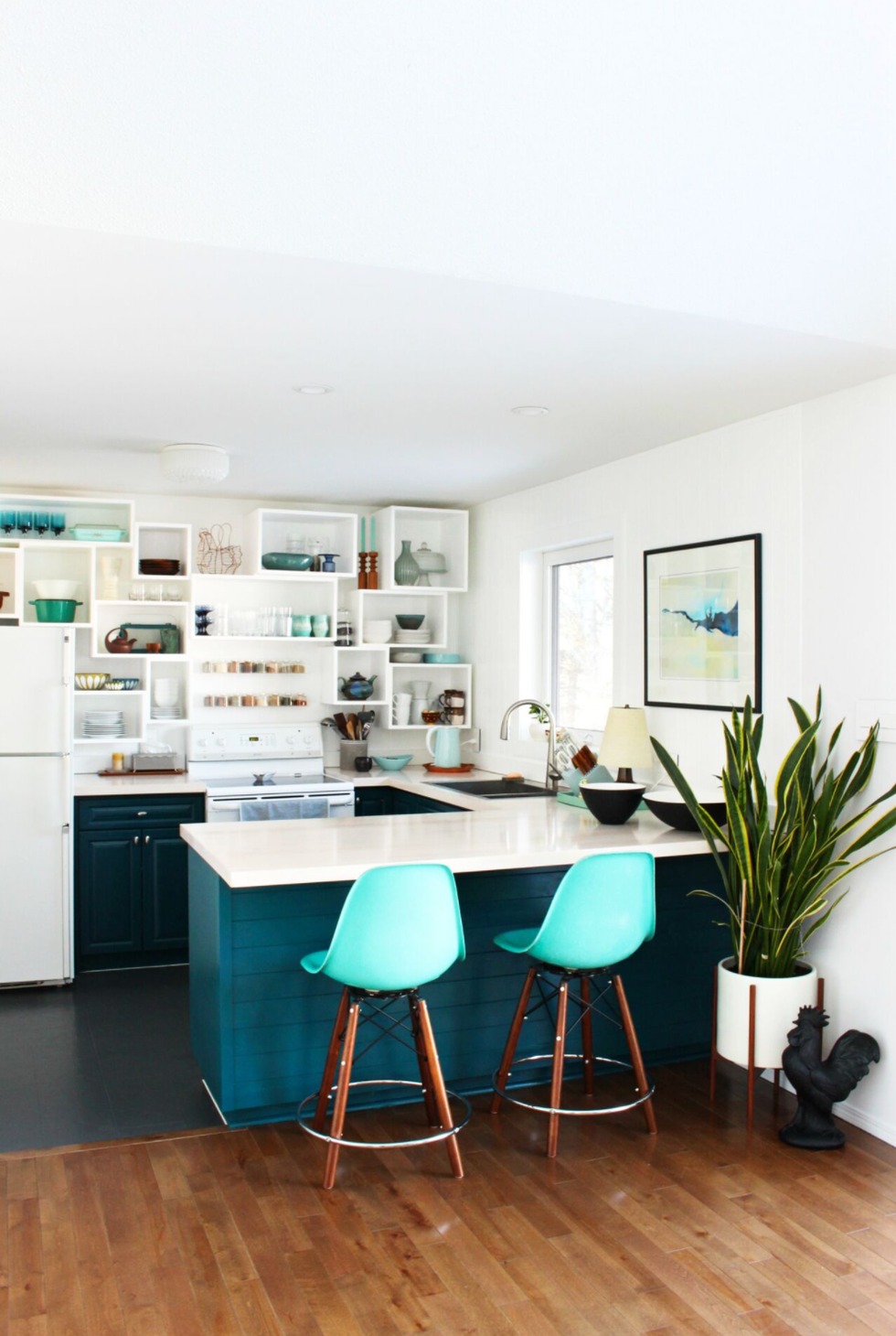 How to create a stylish aqua retro kitchen