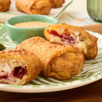 the pioneer woman's reuben egg rolls