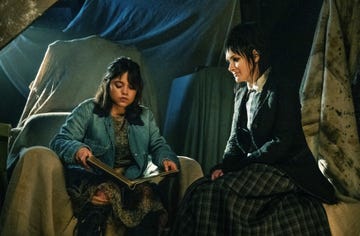 caption l r jenna ortega as astrid and winona ryder as lydia in warner bros pictures’ comedy, “beetlejuice beetlejuice,” a warner bros pictures release press kit