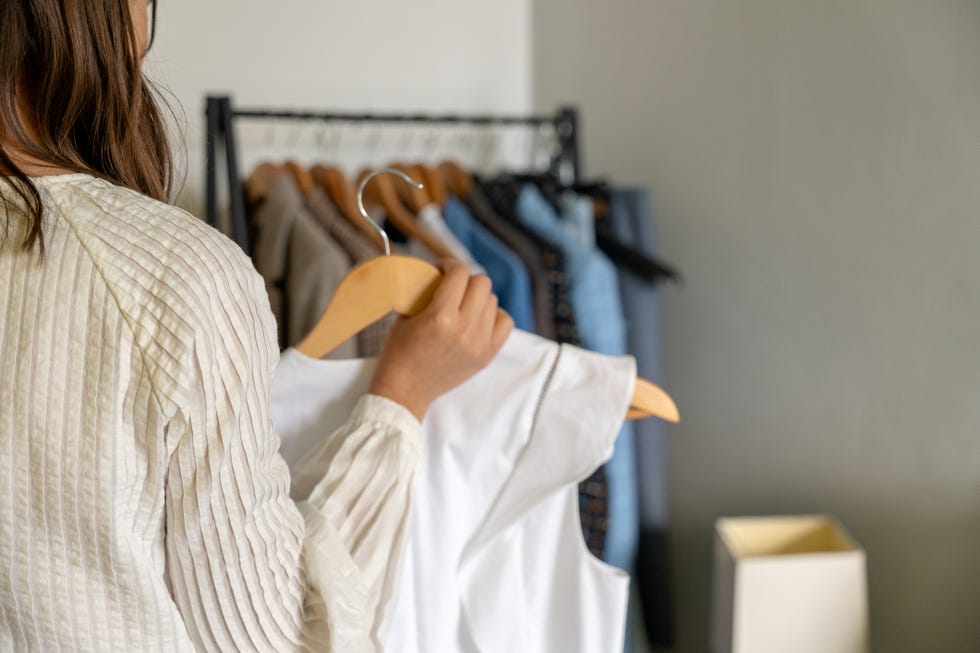 reverse hanger declutter