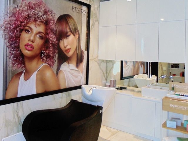 Hair, Beauty salon, Beauty, Hairstyle, Skin, Room, Interior design, Hair coloring, Material property, Furniture, 