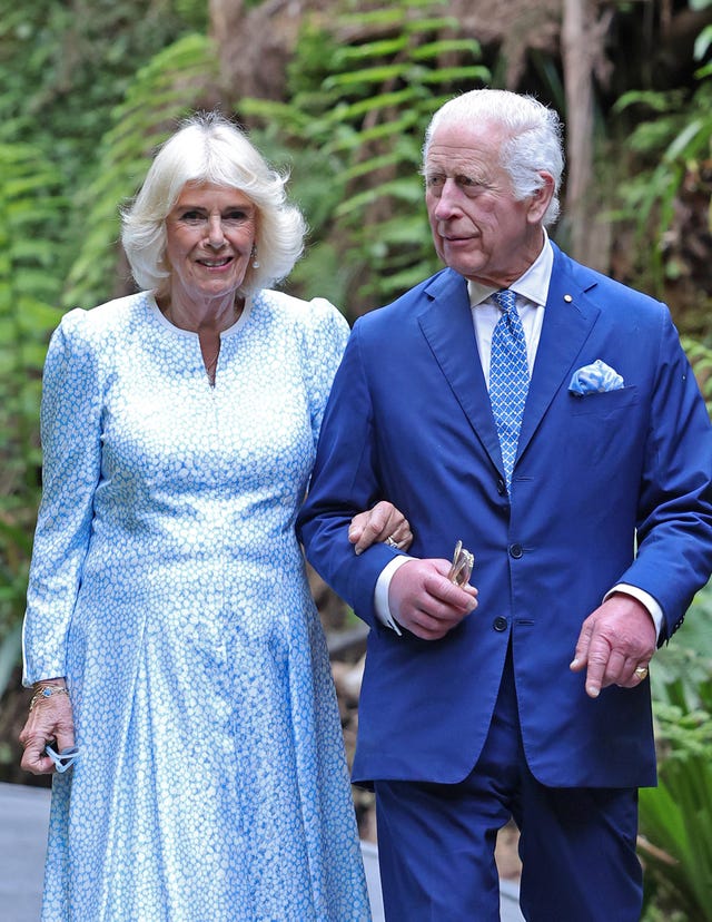 el rey carlos iii y la reina camila en una imagen de archivo en su visita a canberra, australia