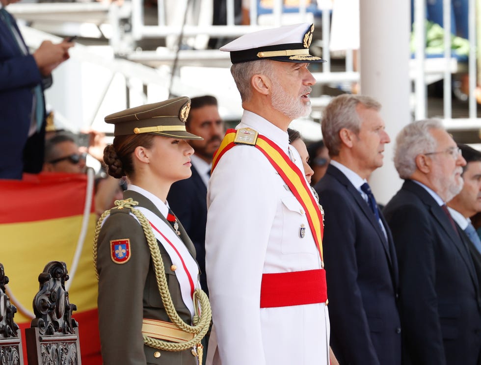 los reyes felipe y letizia y la princesa leonor en la escuela naval militar de marin, en pontevedra
