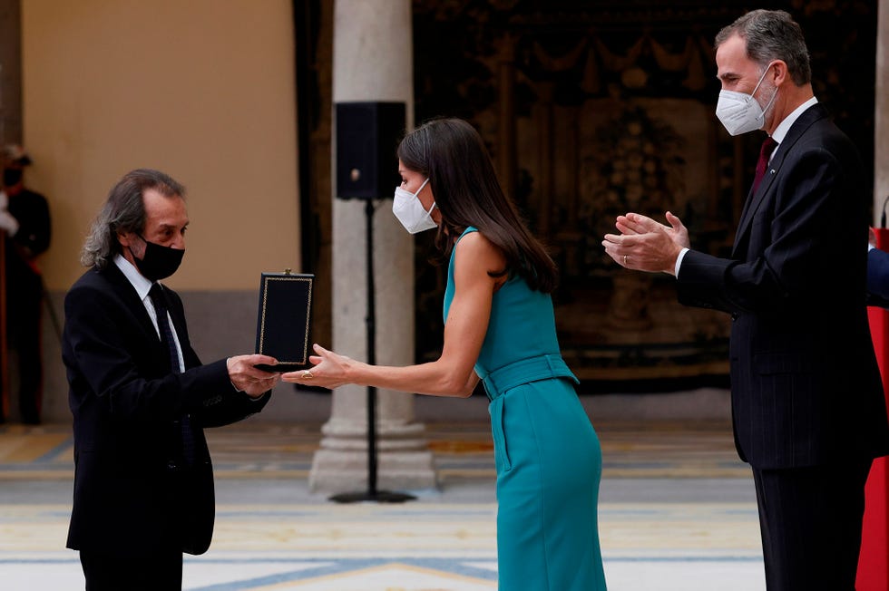 los reyes felipe y letizia hacen entrega de las medallas de oro al mérito en las bellas artes en madrid junto a pepe habichuela