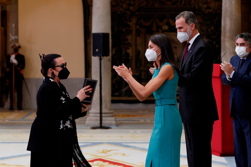 los reyes felipe y letizia hacen entrega de la medalla de oro al mérito en las bellas artes a la cantante martirio