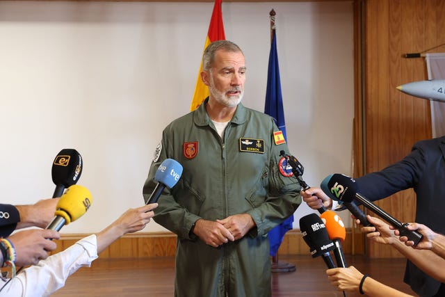 el rey felipe vi en la base area de gando en canarias