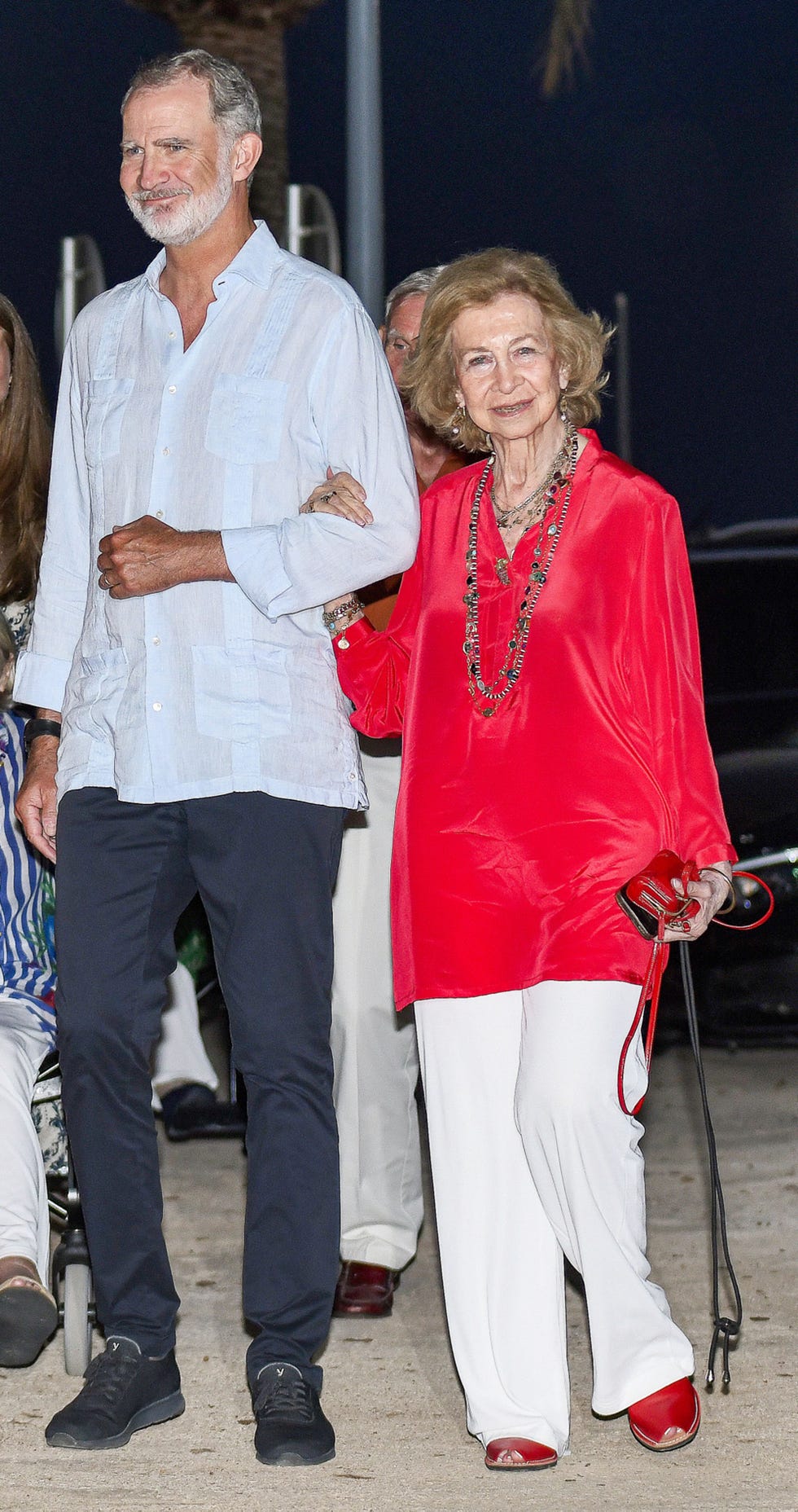felipe vi y su madre, la reina sofia, en agosto de 2024 durante una cena de verano