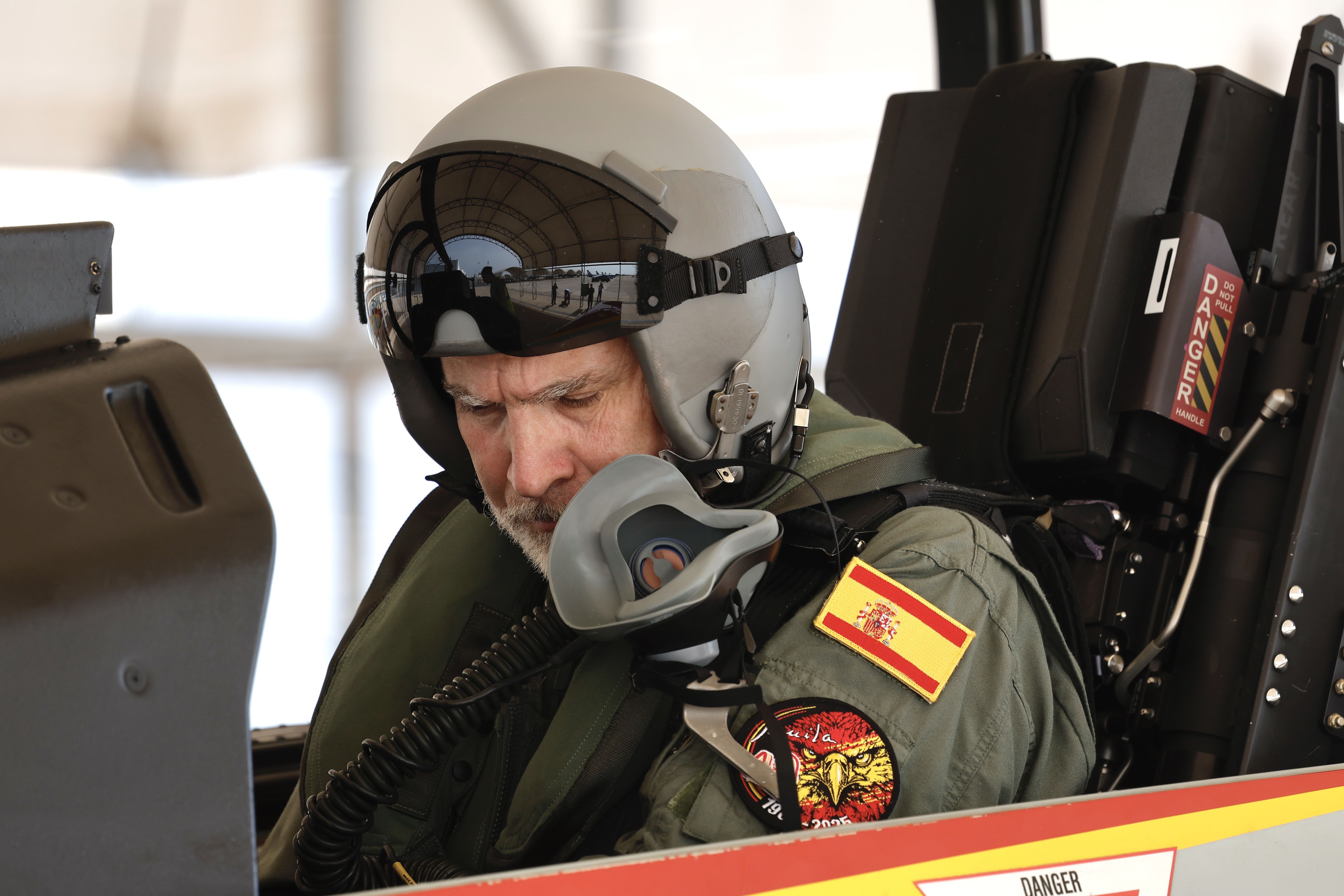 Espectaculares imágenes que demuestran las dotes de piloto del Rey Felipe VI
