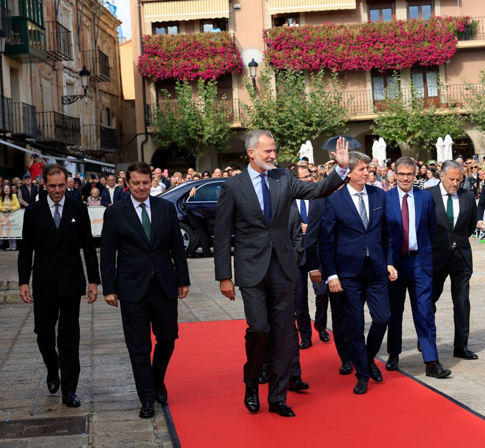 el monarca en la plaza mayor de soria