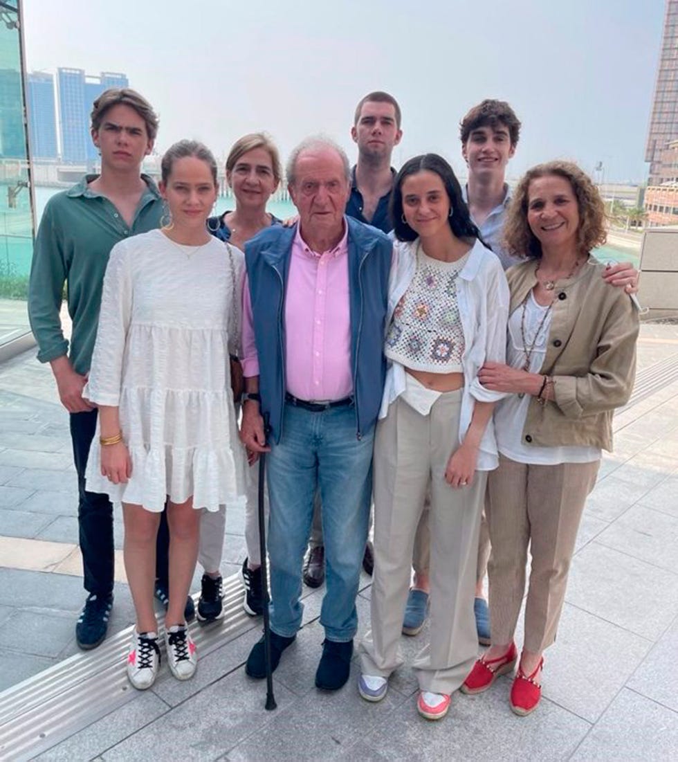 posado del rey juan carlos con su familia en abu dabi