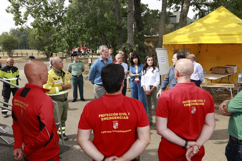 Las muestras de cariño de los reyes Felipe y Letizia a los vecinos afectados por los incendios