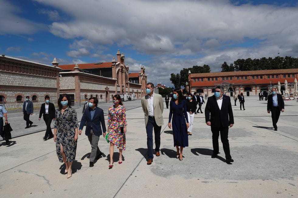 los reyes rinden homenaje a pau donés y rosa maría sardá en su cita cultural