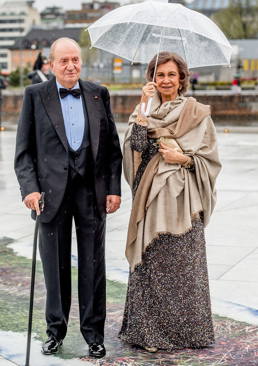 La Casa Real hizo pública una emotiva carta del Rey emérito a su hijo en la que anuncia su retirada de la vida pública. En la misiva, Don Juan Carlos toma esta decisión “desde el gran cariño y orgullo de padre que por ti siento”. Recordamos las imágenes decisivas desde su abdicación, en 2014.