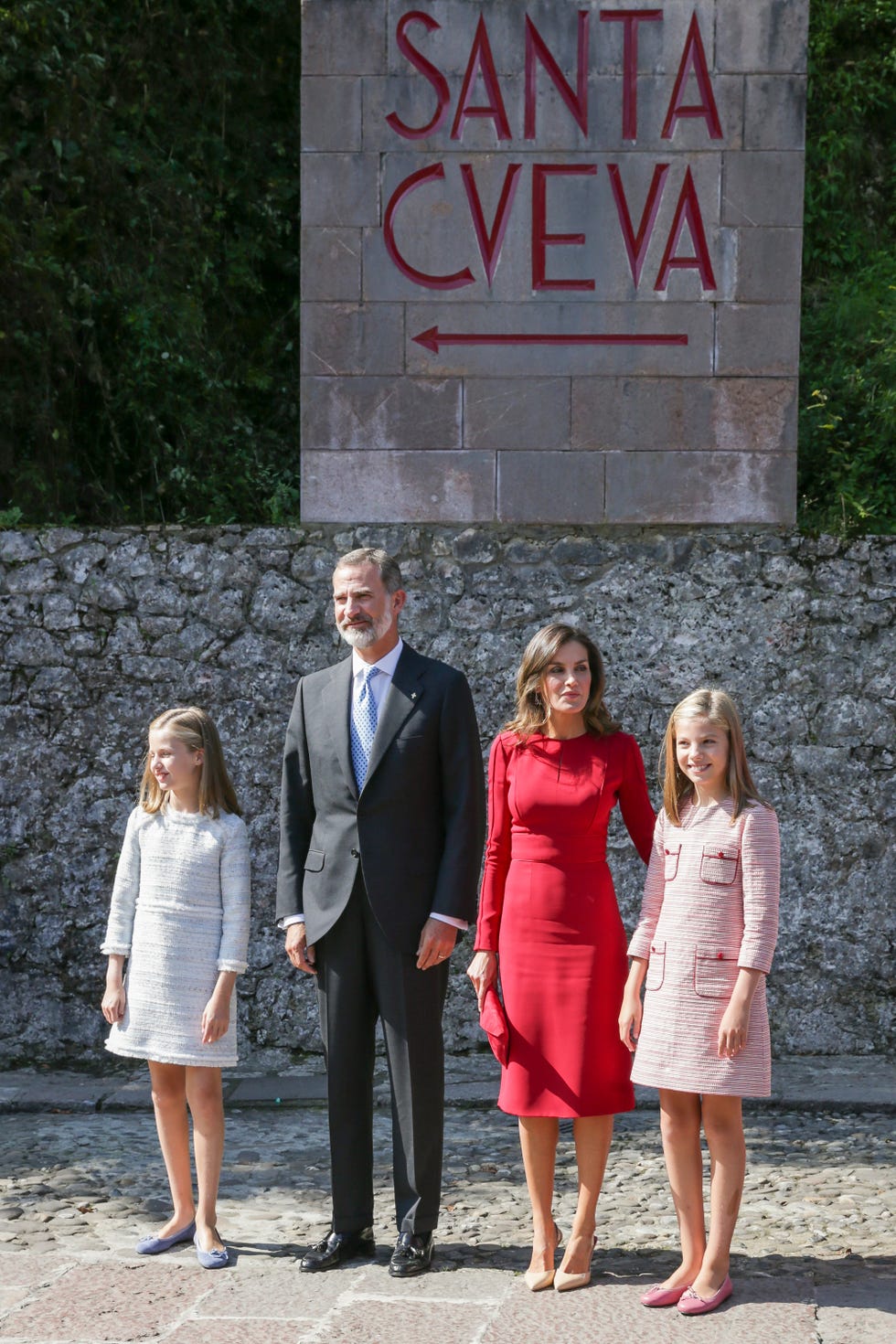 Photograph, Red, Standing, Suit, Formal wear, Photography, Event, Dress, Walking, Gesture, 