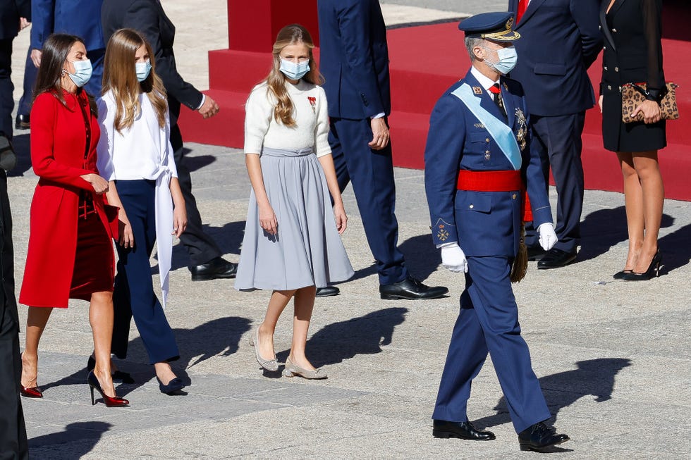 los reyes y sus hijas presiden la fiesta nacional más atípica