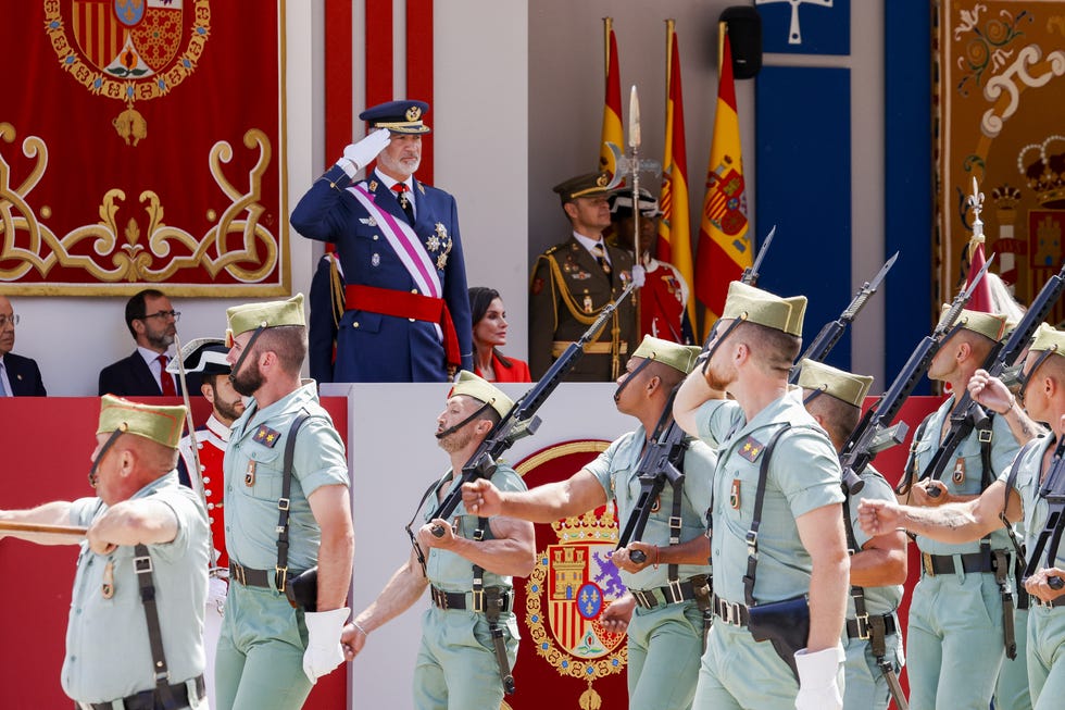 rey felipe reina letizia preside desfile dia de las fuerzas armadas