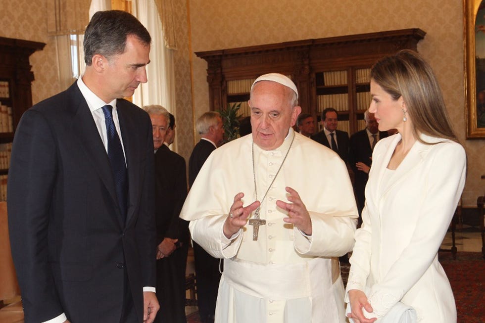 el sumo pontifice con los reyes en la audiencia en el vaticano el 20 de junio de 2014