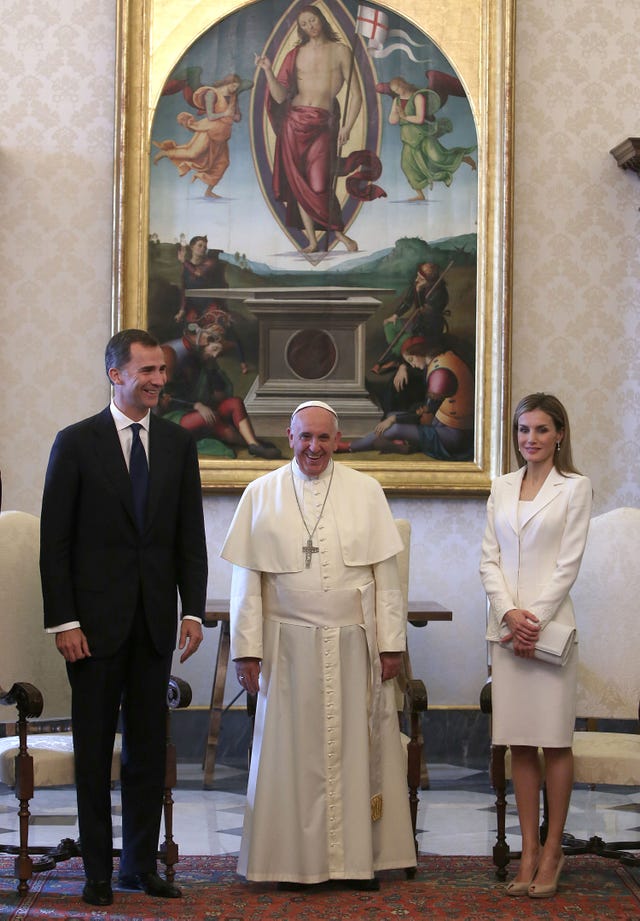 los reyes posan con el sumo pontifice el 30 de junio de 2014