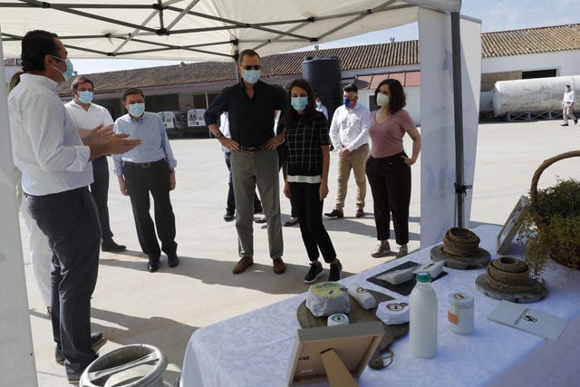 los reyes en explotación agroganadera en la localidad de vega de san martín