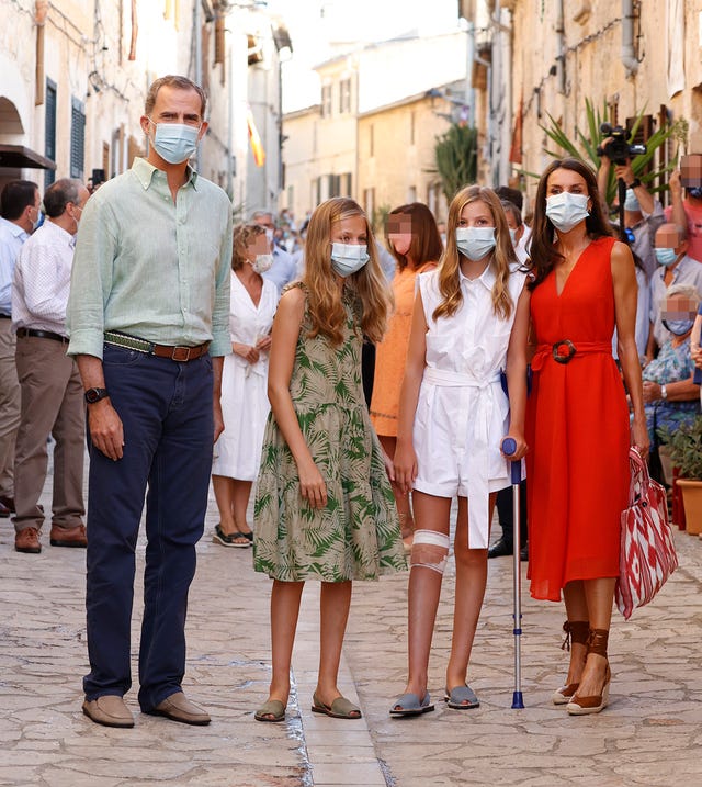 los reyes y sus hijas en petra, mallorca